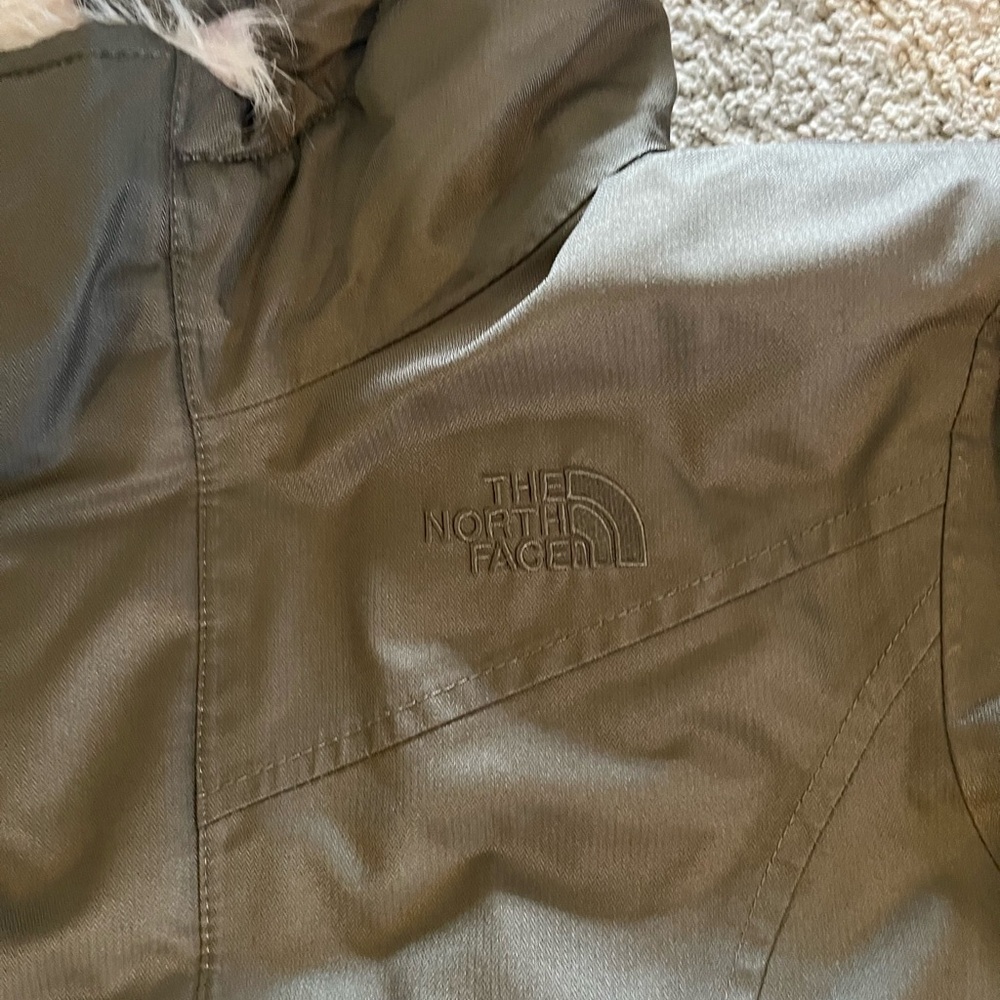 Girls North Face coat - Picture 2 of 5
